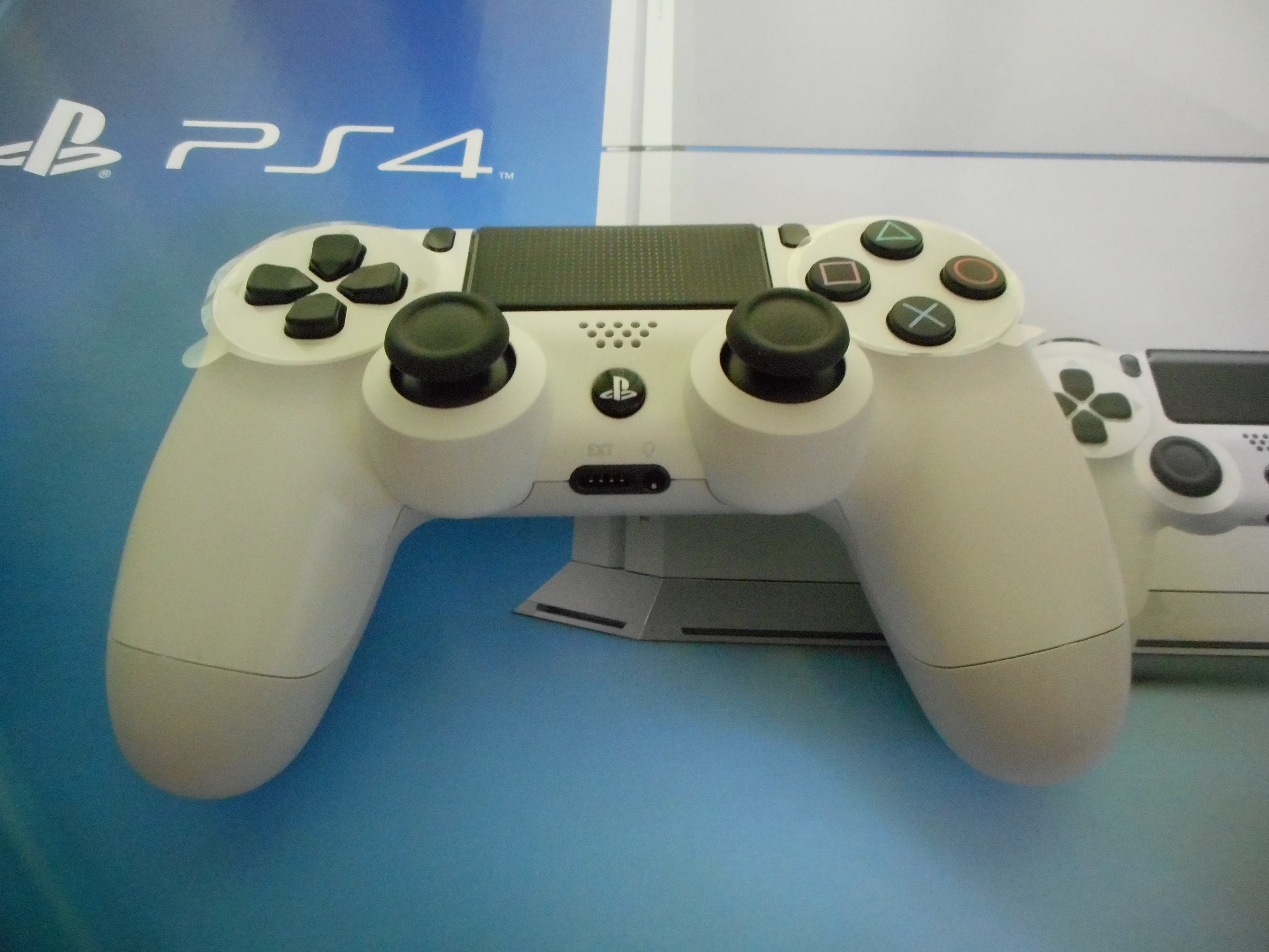 PS4 グレイシャー・ホワイト購入！ | ぶるへくのゲームプレイ日記